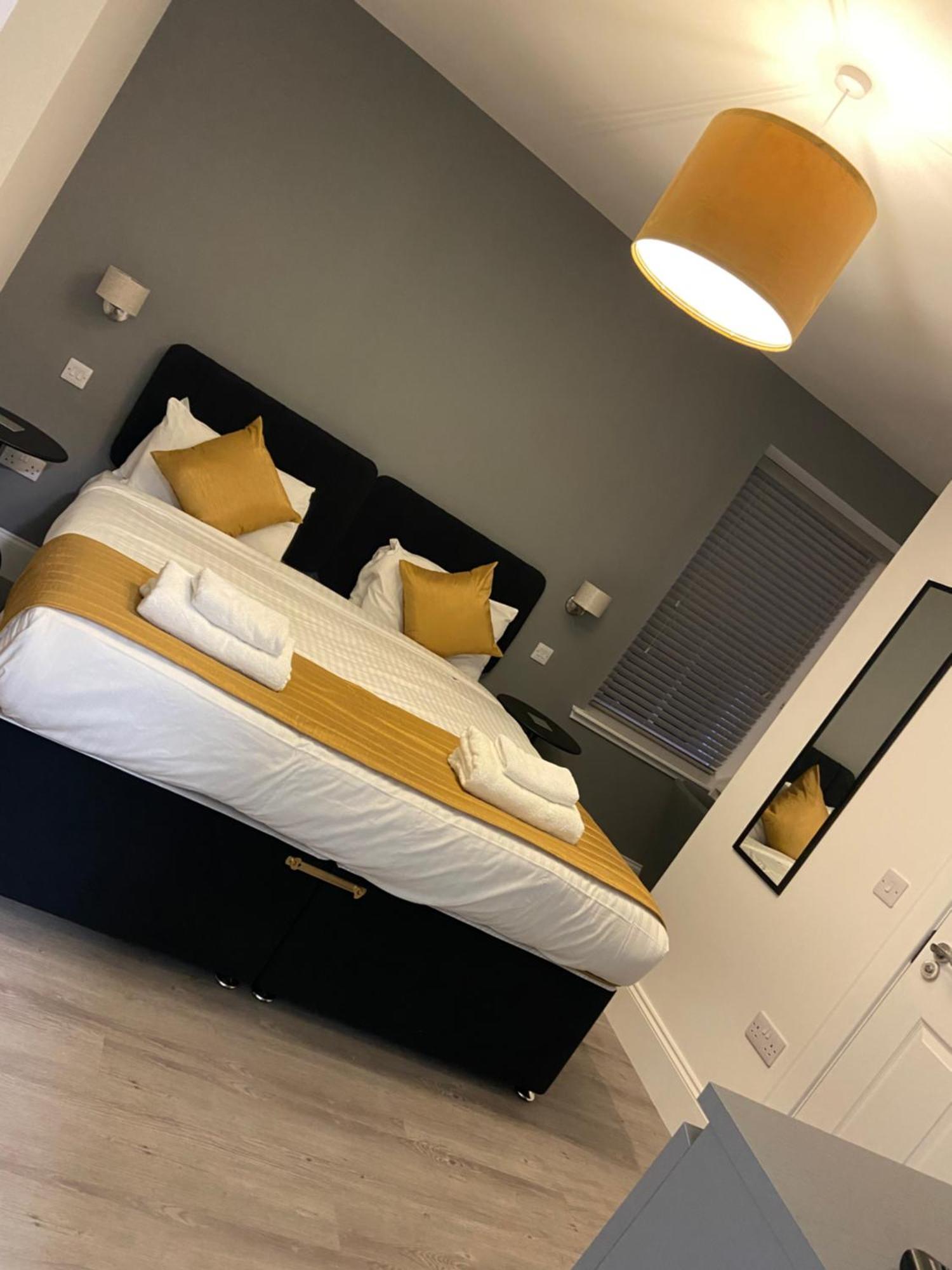 The Station Hotel 阿尔内斯 外观 照片