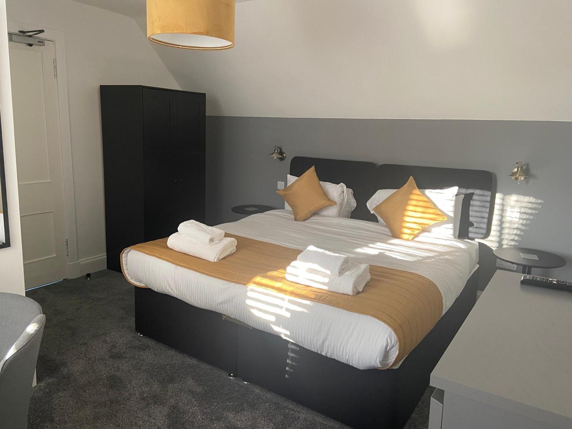 The Station Hotel 阿尔内斯 外观 照片