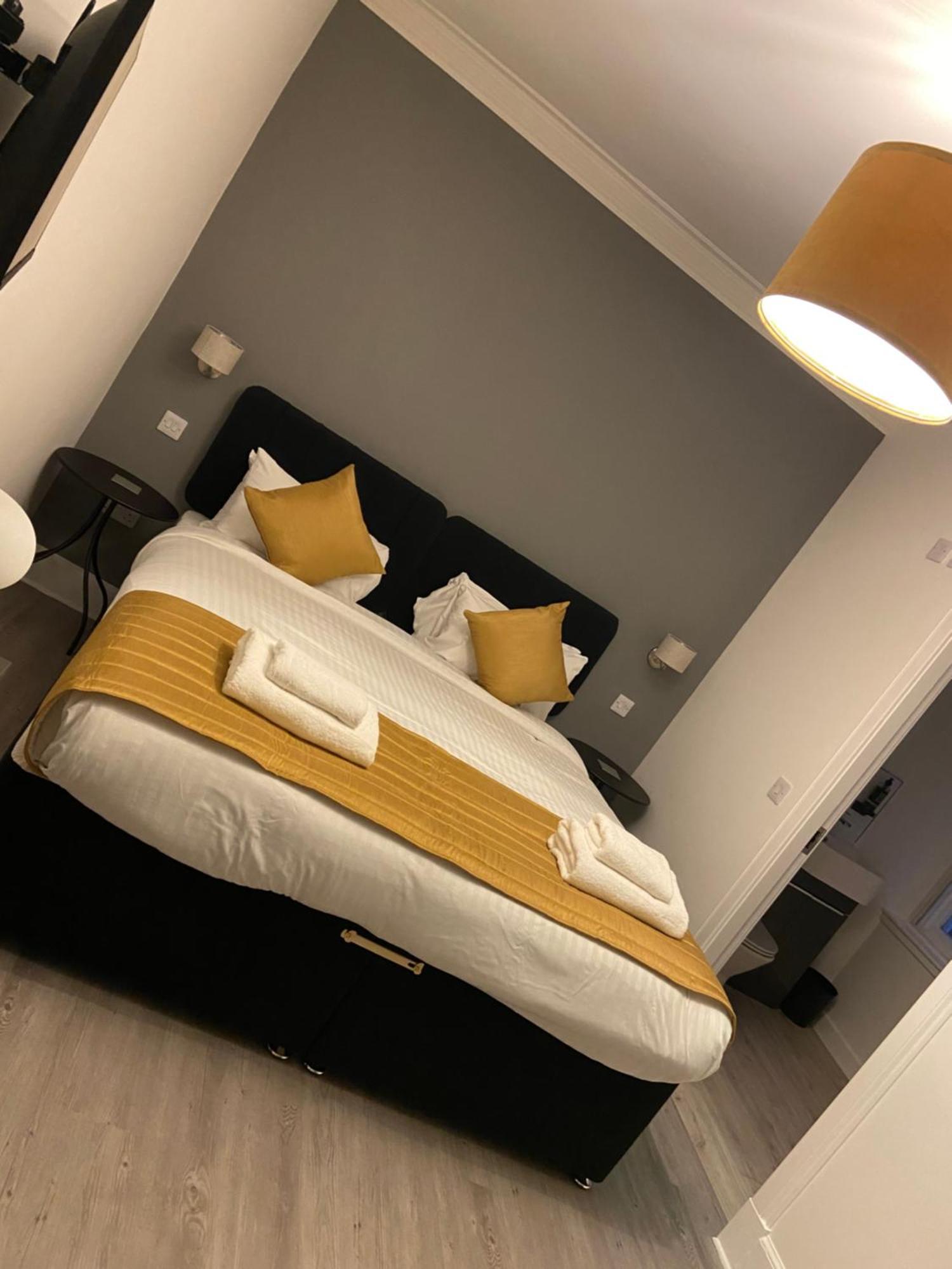 The Station Hotel 阿尔内斯 外观 照片